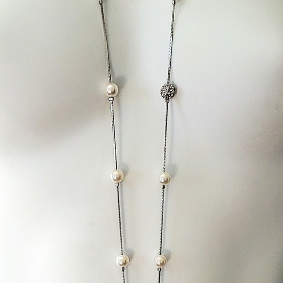 Chico's Laurel Leaf Silvertone and Pearl Necklace New with Tags - Picture 3 of 5